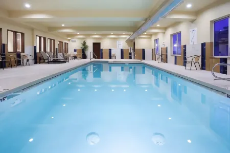 Holiday Inn Express & Suites LAMAR by IHG