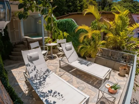 Villa Caprichosa Boutique Hotels Отели рядом с достопримечательностью «Остров Табога»