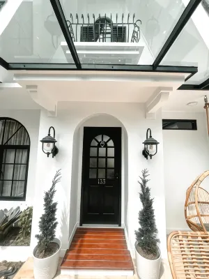 The Alethea Aesthetic Sentul 2 Br by Sakala Home Hotell i Sumur Batu