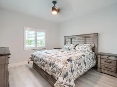 New 3b-2Bath Home with Big Private Heated Pool and Hot Tub, Steps to the Beach. Các khách sạn gần Pink Shell Beach Resort & Marina