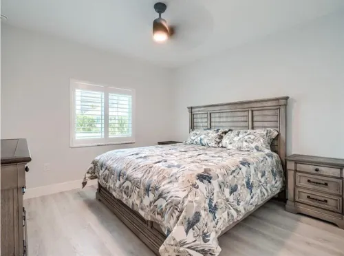 New 3b-2Bath Home with Big Private Heated Pool and Hot Tub, Steps to the Beach.