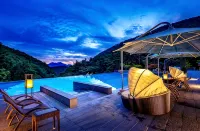 Forest Resom - Pool