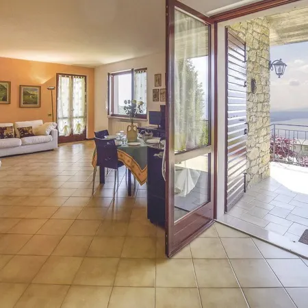 Sunny Villa Apartment