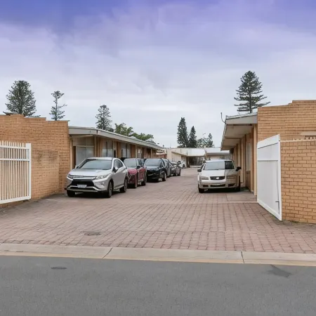 Glenelg Motel