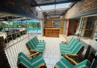 Tatenda Guest House - Kitchens