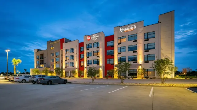 Best Western Plus Executive Residency Rigbys Water World Hotel