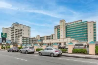 Quality Inn Boardwalk - parking