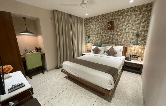 Hotel RS Exclusive Stay & Fine Dine - Near to Akola Junction