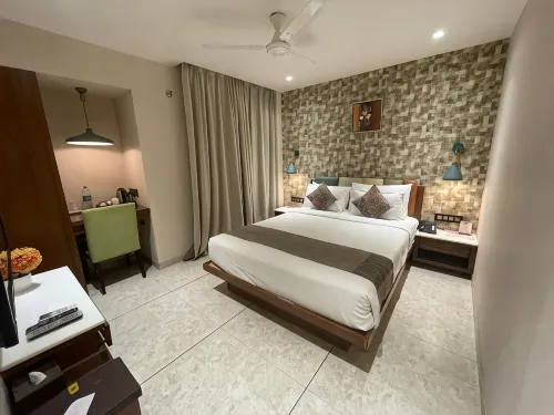 Hotel RS Exclusive Stay & Fine Dine - Near to Akola Junction - parking