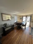 Townhouse Close to Downtown Newport & Beaches - บังกะโล