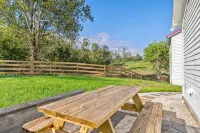 The Mill House - Peaceful farmhouse retreat with hot tub, fire pit, & fast Wi-Fi - 4-Star