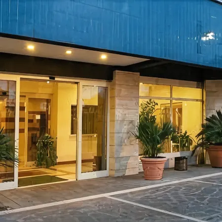 BV Hotel Oly Отели рядом с достопримечательностью «Станция метро Garbatella»