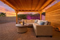 Roadrunner Retreat — Romantic Desert Villa · Private Hot Tub Lounge - Villas