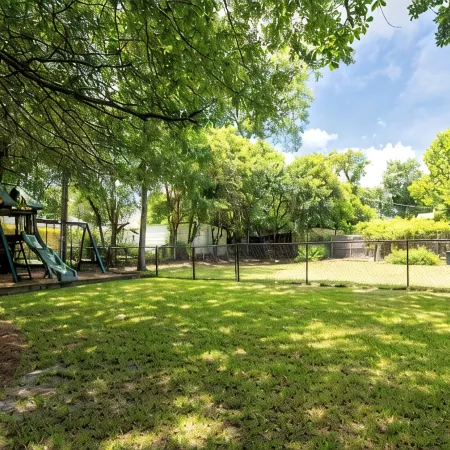 Midtown Brick Cottage 3BR, 2BA • 15 Mins to Ft Moore