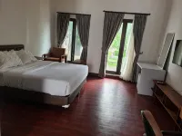 Two Rich Hotel & Sport Center Hotel dekat Terminal Jepara