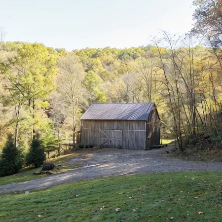 Restored 1800s Farmhouse in Beautiful Hocking Hills
