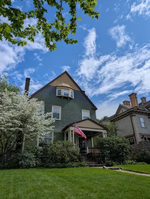 Victorian River Trail Retreat - Williams House
