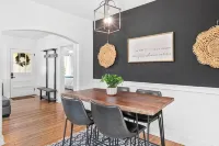 Charming 3-bedroom house with WiFi, AC in beautiful Hendersonville