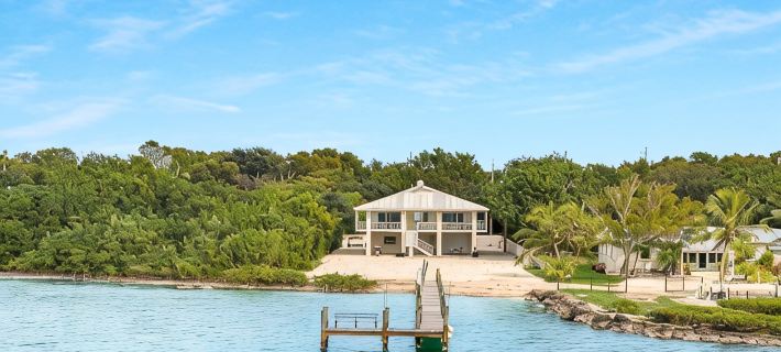 Oceanfront Oasis: Dockside Bliss Hotels in Tavernier