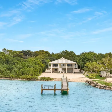 Oceanfront Oasis: Dockside Bliss
