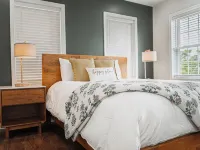 Sunrise Mountain Escape - Modern 1 Bed, 1 Bath - Gorgeous Views Near Brpw & I-77 - 4-Star