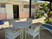Delightful garden cottage, realistically priced, near to Gibbs / Mullins beaches - homestay