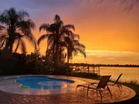 The Russell Lake House - Pools