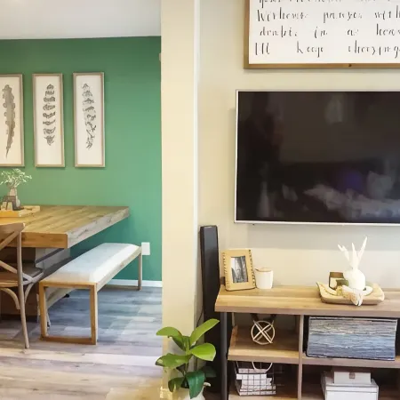 Cozy 2-bedroom condo in peaceful Riverside - Entire Place