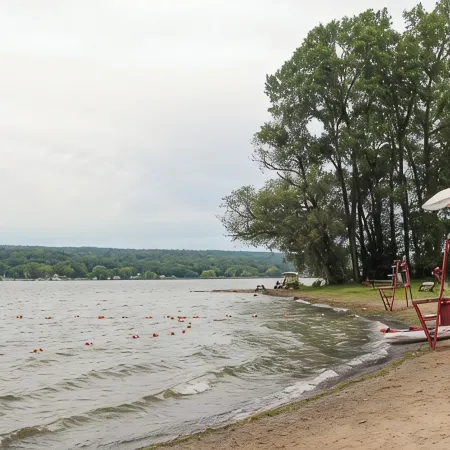 Spacious 4-bedroom vacation home steps to Keuka Lake
