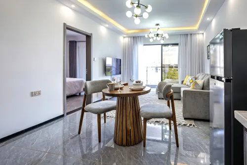 Nairobi Serviced Apartment; 1 Bedroom with Gym, Pool, Large Outdoor Balcony & City Views - Bintang 2