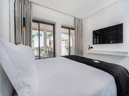 PETIT PALACE SUITES HOTEL