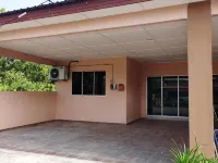 Homestay Che Naa Hotels near Sultan Haji Ahmad Shah Airport