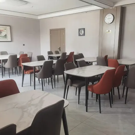 Xinhang Business Hotel (Lanzhou New District Zhongchuan International Airport)
