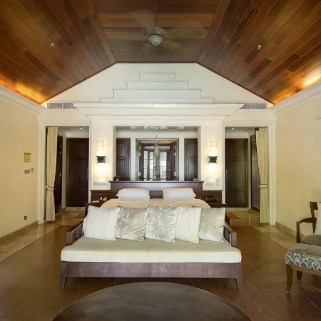 Robinson Khao Lak Отели рядом с достопримечательностью «Пляж White Sand»