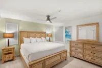 Top Floor, Oceanfront Luxurious 1-Bedroom Suite w/ Spacious Balcony and the Reef - 3-Star