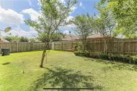 3-bedroom vacation home steps to Prien Lake Park and 1.5 mile to Casinos.