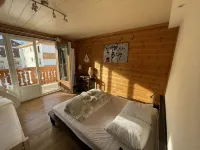 Spacious renovated apartment - 75m², at the foot of the slopes, ideal for families (baby equipment Hotéis em Vénosc