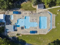 Completely Remodeled Table Rock Retreat: Cozy Lake View Condo + Screened Porch - Pools