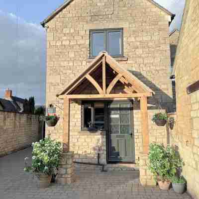 4 Star Cotswold Stone Cottage Hotel Exterior