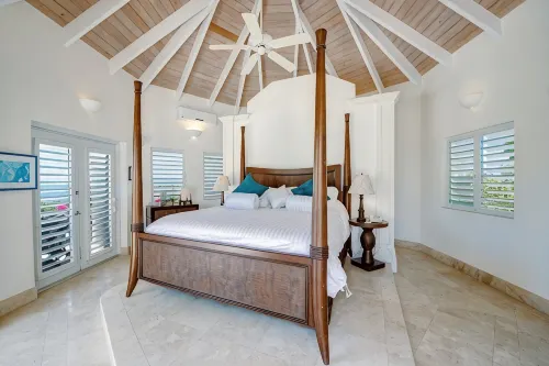 Your luxury home sleeps 10 on the World's number one Island and beach - 4-Star