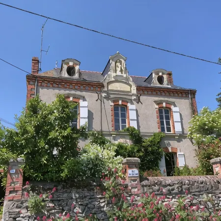 Gîte -Belle Maison Dans Une Ancienne école-Tarif réduit Hors WE !