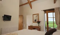 Farm holiday cottage near Totnes, peaceful with beautiful views