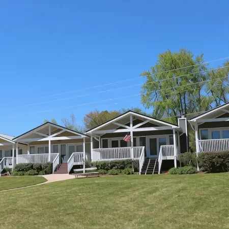The Lakeside Cottage with 2 docks, pet friendly in Hiawassee, GA