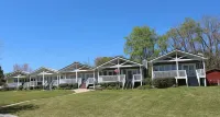 The Lakeside Cottage with 2 docks, pet friendly  in Hiawassee, GA - 3-Star