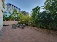 3 bedroom apartment near MrC with patio area 5 minutes to Rodeo Drive, Wi-Fi, TV - Homestays
