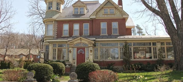 The Butchart Estate: heritage mansion by Georgian Bay Ξενοδοχεία στην πόλη Grey County