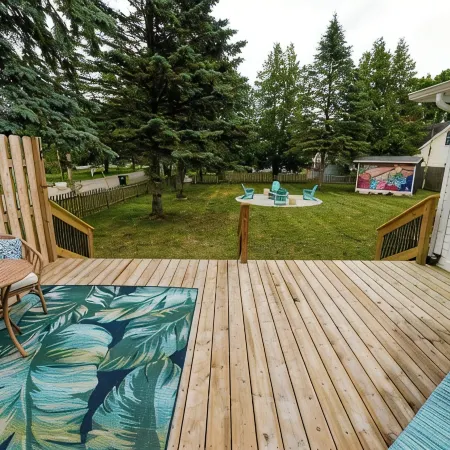 Colorful & Fun 3br/2ba GEM in East Tawas - Close to Sand, Shops, and Sunrises!