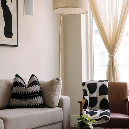 NEW! 3BR/2.5 Bath/15min-NYC /5min-PATH Train, Yard, Gameroom, Parking- SLEEPS 12