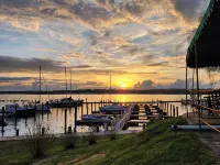 Charming 2-bedroom water oriented cottage with water access