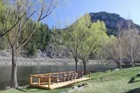 High End Lodging for Medium to Large Groups in the Canyon of the Missouri River! - 2-Star
